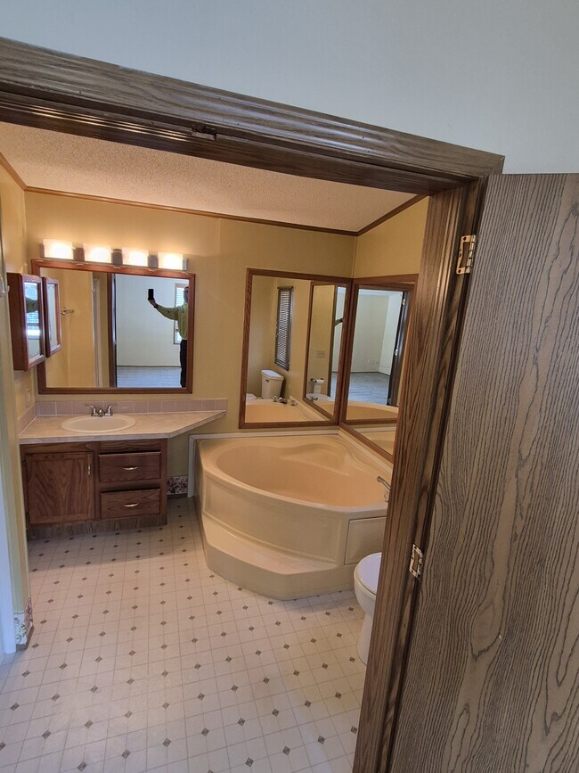 Building Photo - 134 Paddock Cir