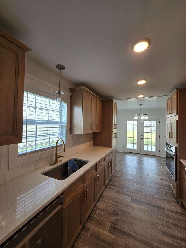 Building Photo - "Charming 3-Bedroom Retreat with Granite Finishes & Cozy Fireplace in Jacksonville!"