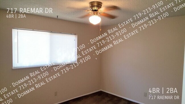 Building Photo - 717 Raemar Dr