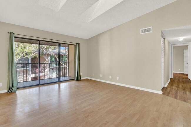 Building Photo - 206 Foxtail Dr