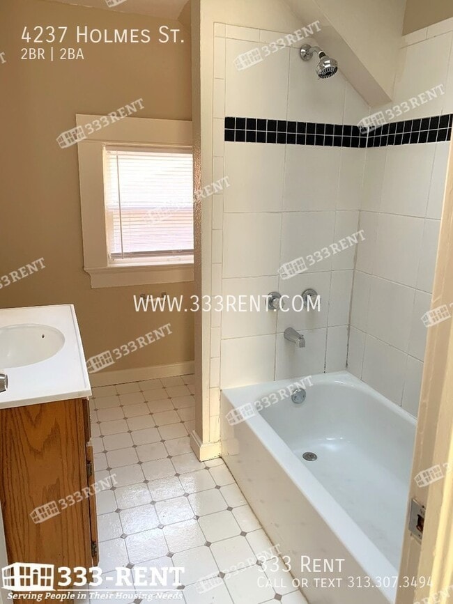 Building Photo - 4237 Holmes St