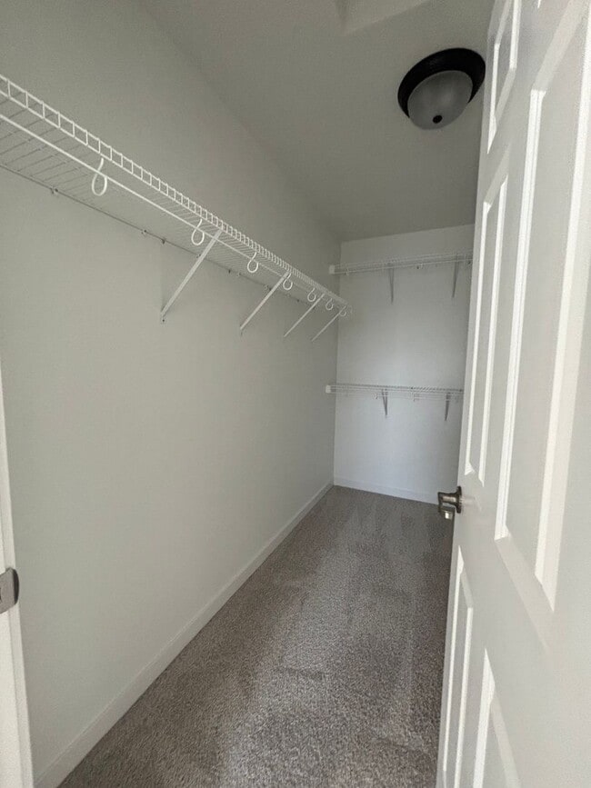 Building Photo - 3 Bedroom 3 Bathroom Townhomes