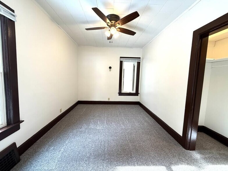 Building Photo - 752 McSorley St