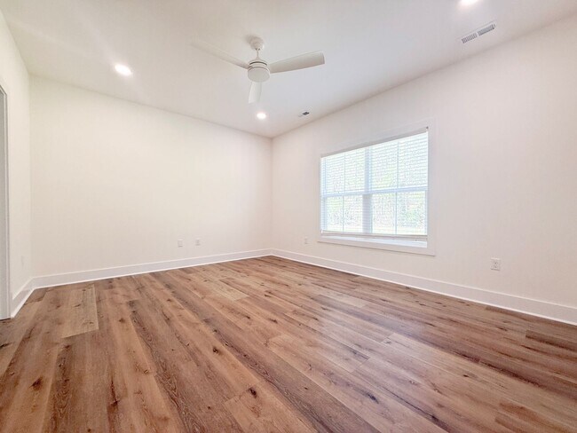 Building Photo - 3-Bedroom Home Steps from Resort-Style Pool with Jack-and-Jill Bath