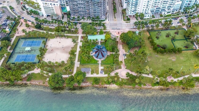 Building Photo - 1717 N Bayshore Dr
