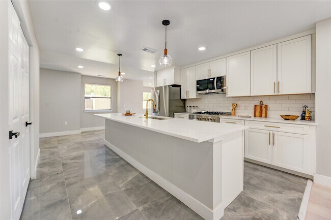 Building Photo - 1901 Canyon Creek Ct