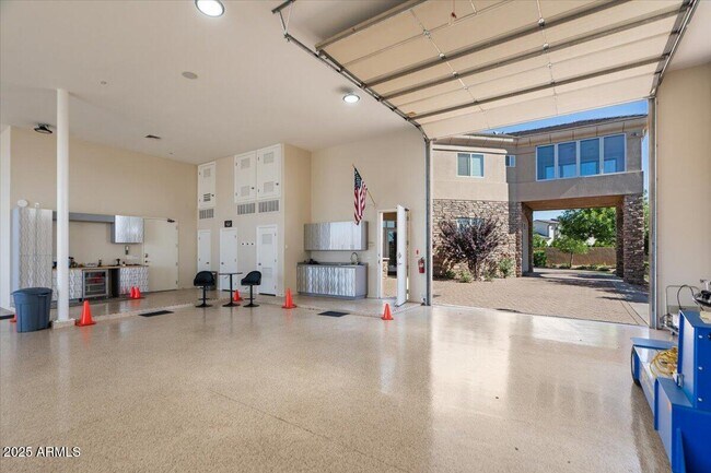 Building Photo - 4251 W Earhart Way