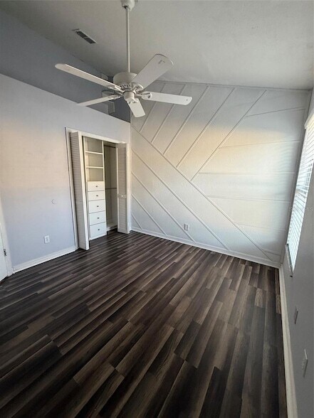 Building Photo - 5841 Dorham Pl