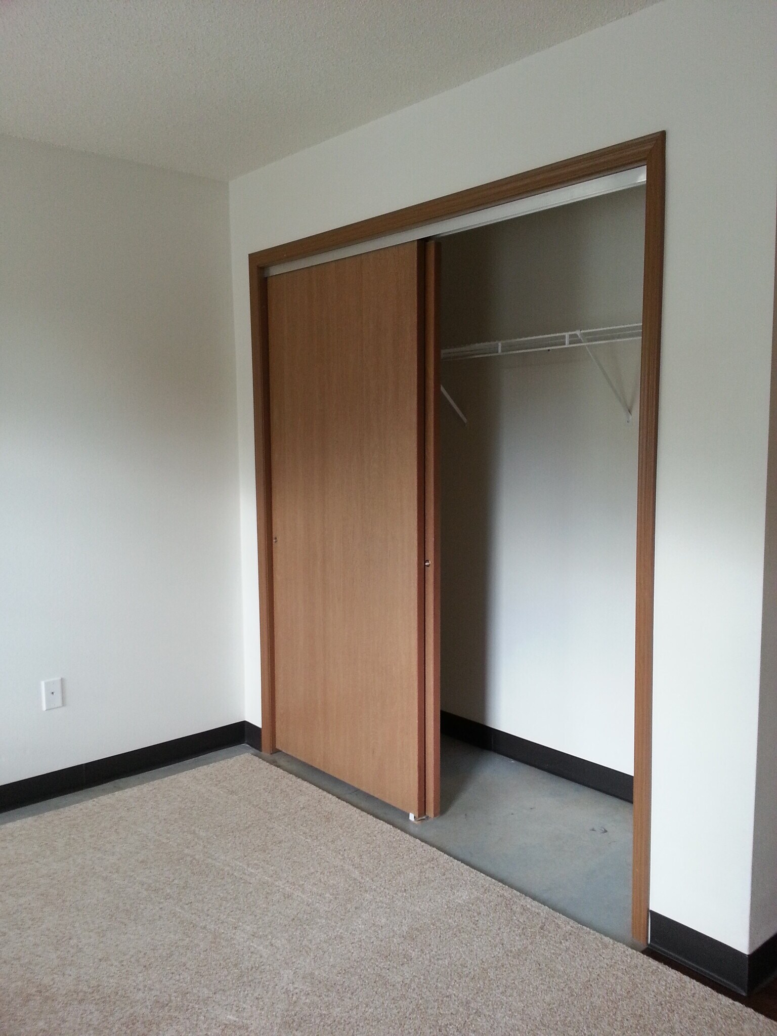 Building Photo - 943 S Gilbert St