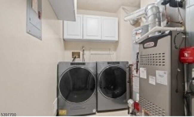 Building Photo - 24 Amberly Ct