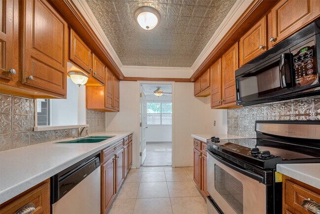 Building Photo - 11926 Osage Park Dr