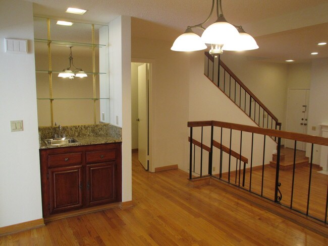 Building Photo - 452 W Huntington Dr