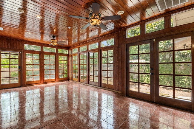 Building Photo - 115 Park Dr