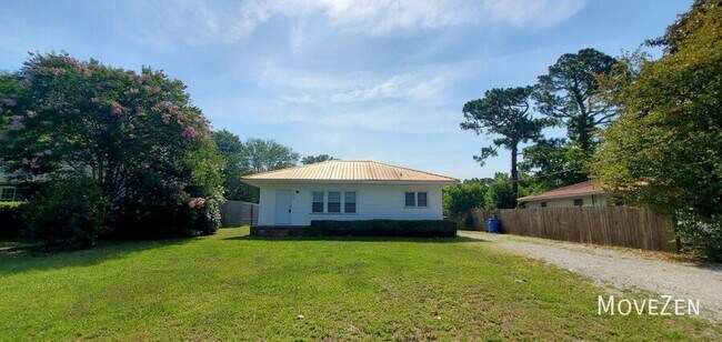 Building Photo - 210 Oakcrest Dr