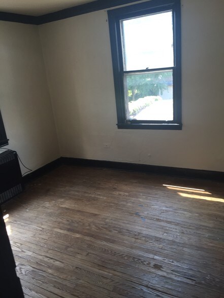 Building Photo - 3377 Parkview Ave