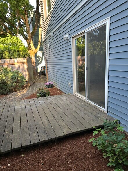 deck - 1809 SE Harney St