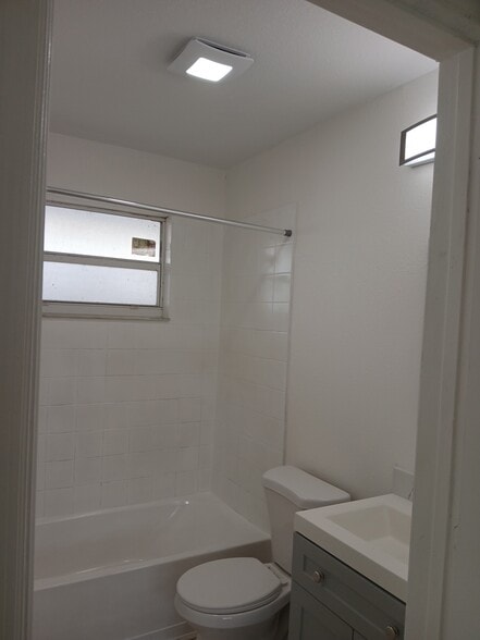 Building Photo - 1917 Smith Dr