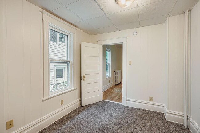 Building Photo - 595 Hawthorne Ave E