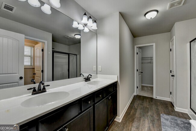 Building Photo - 1145 Glenwyck Dr