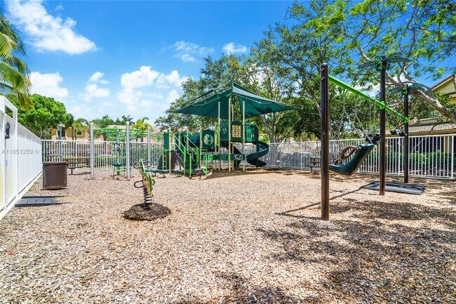 Building Photo - 3844 Tree Top Dr