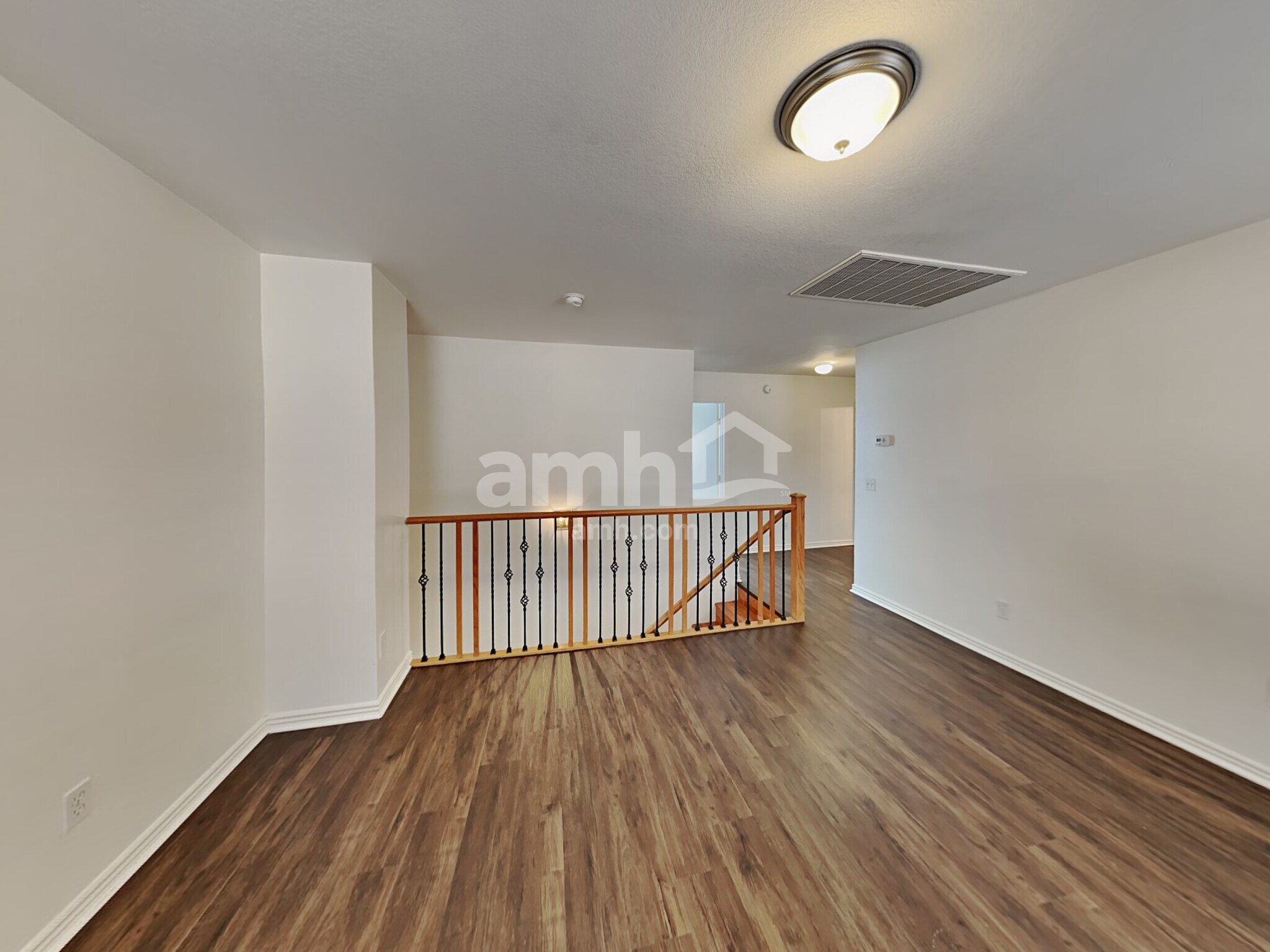 Building Photo - 2832 E Augusta Ave