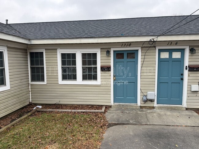 Building Photo - 1318 Maple St