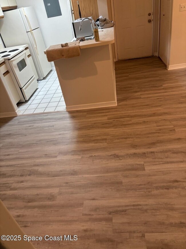 Building Photo - 7667 N Wickham Rd