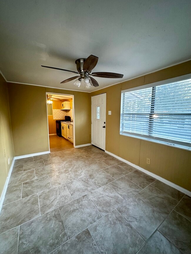 Building Photo - 1325 Hidalgo St