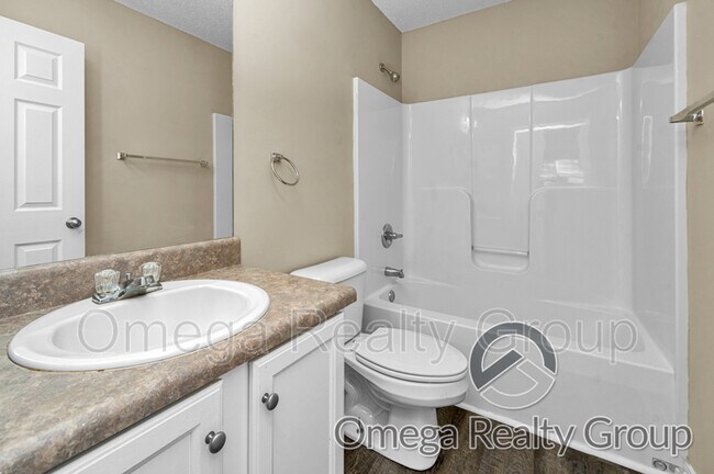 Building Photo - 2672 Rosebud Dr E