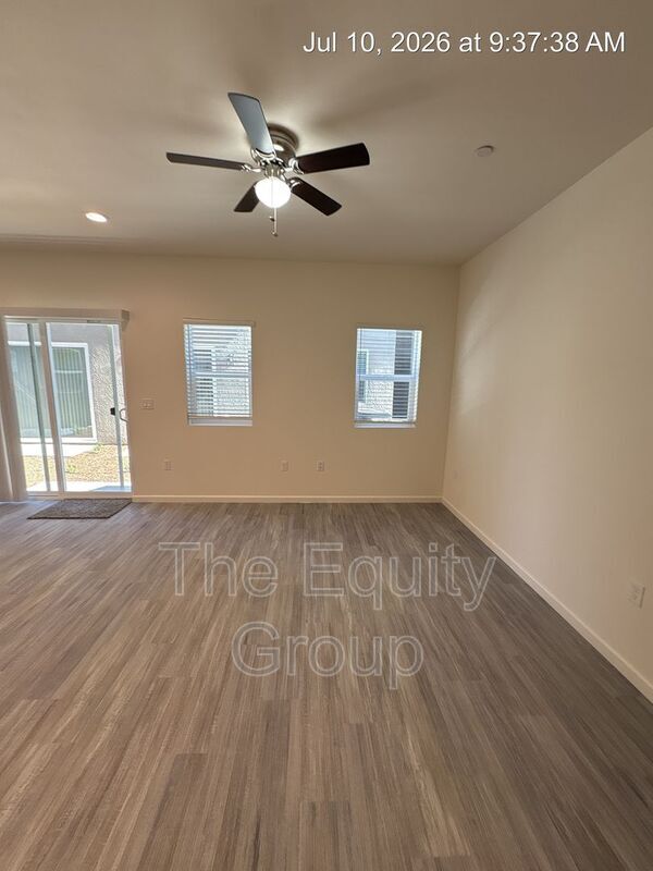 Building Photo - 735 S Pinkham St