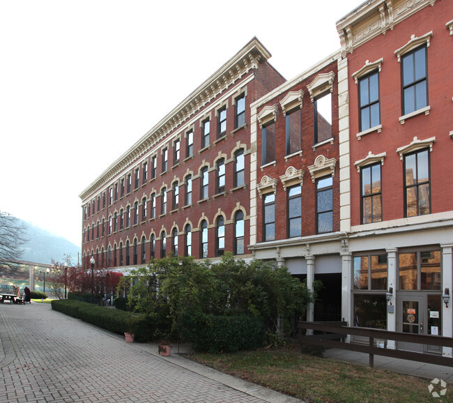 Building Photo - Biggs House