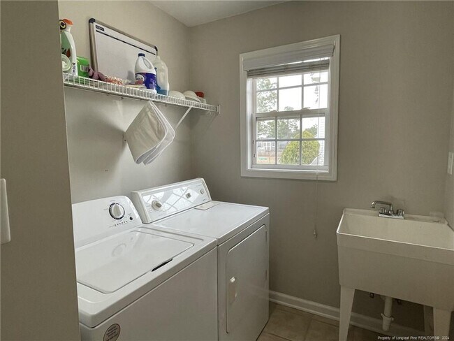 Building Photo - 187 Advance Dr