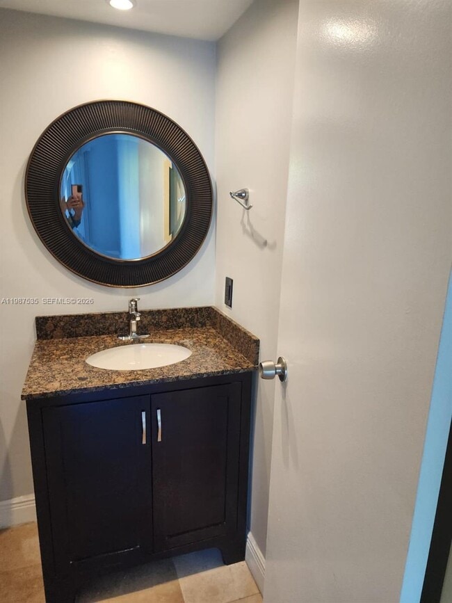 Building Photo - 537 N University Dr