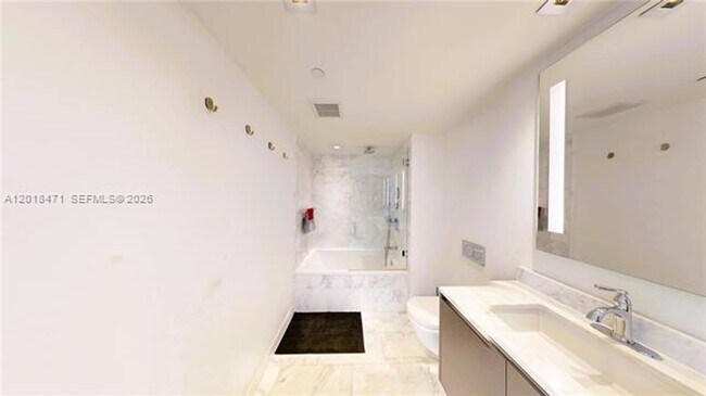 Building Photo - 1451 Brickell Ave
