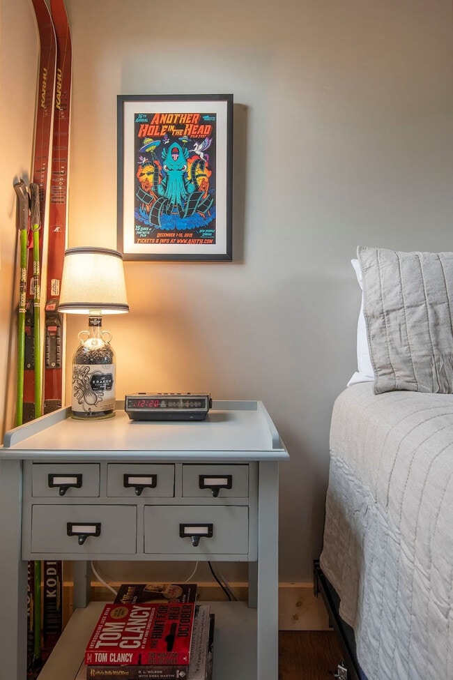 Building Photo - 1085 Rainbow Loop