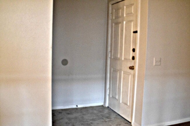 Building Photo - 165 W Rampart Dr