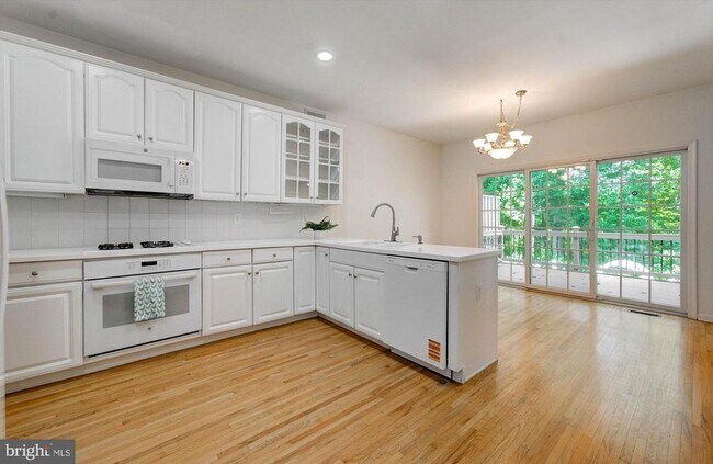 Building Photo - 27 Stonewall Cir