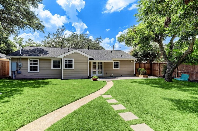 Building Photo - 6634 Housman