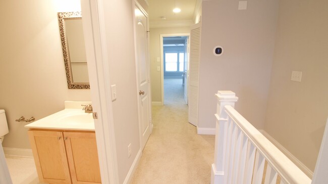 Building Photo - Breathtaking 2 Bd/2.5 Baths End-Unit Townh...