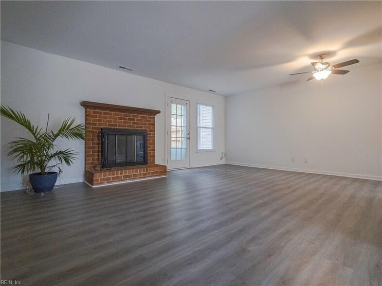 Open Family Room - 2407 Rennie Dr
