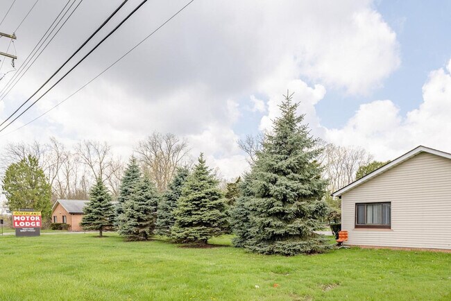 Building Photo - 18732 Dix Toledo Rd