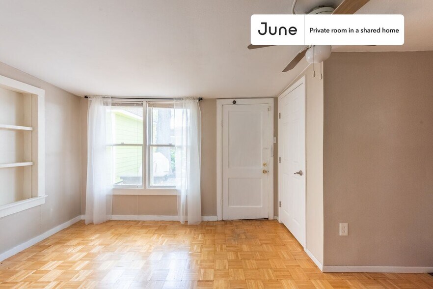 Building Photo - Room in Shared 3 bed/2 bath home