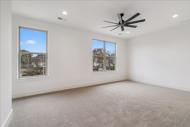 Building Photo - 5472 Park Ave