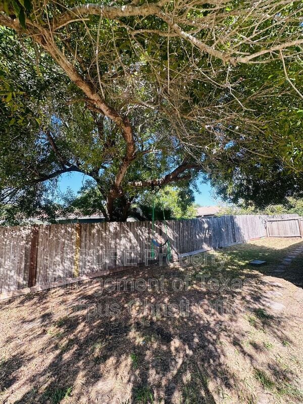 Building Photo - 862 Siskin Cir