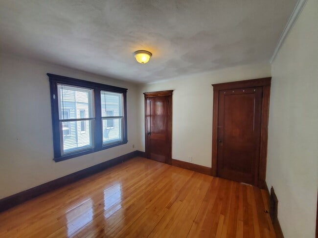 Building Photo - 162 Beech St