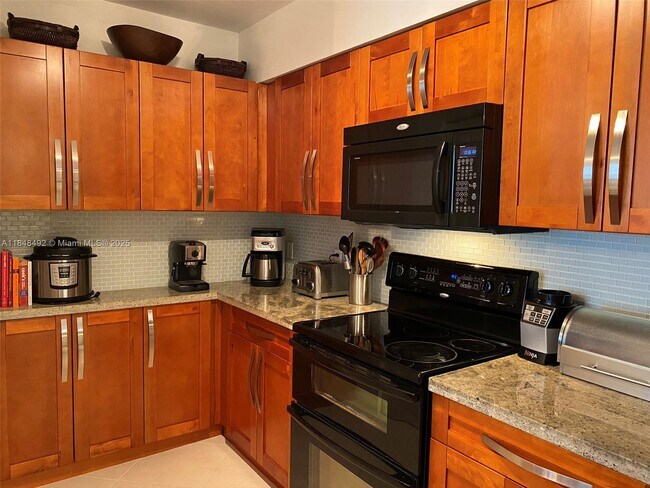 Building Photo - 1155 Brickell Bay Dr