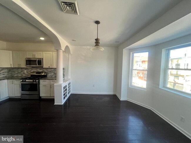 Building Photo - 616 S 60th St