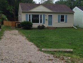 Building Photo - 1028 E Maxwell Ln