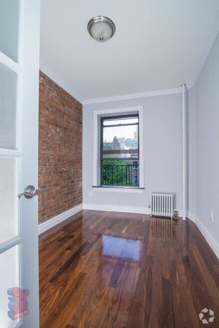 Building Photo - 350 W 21st St