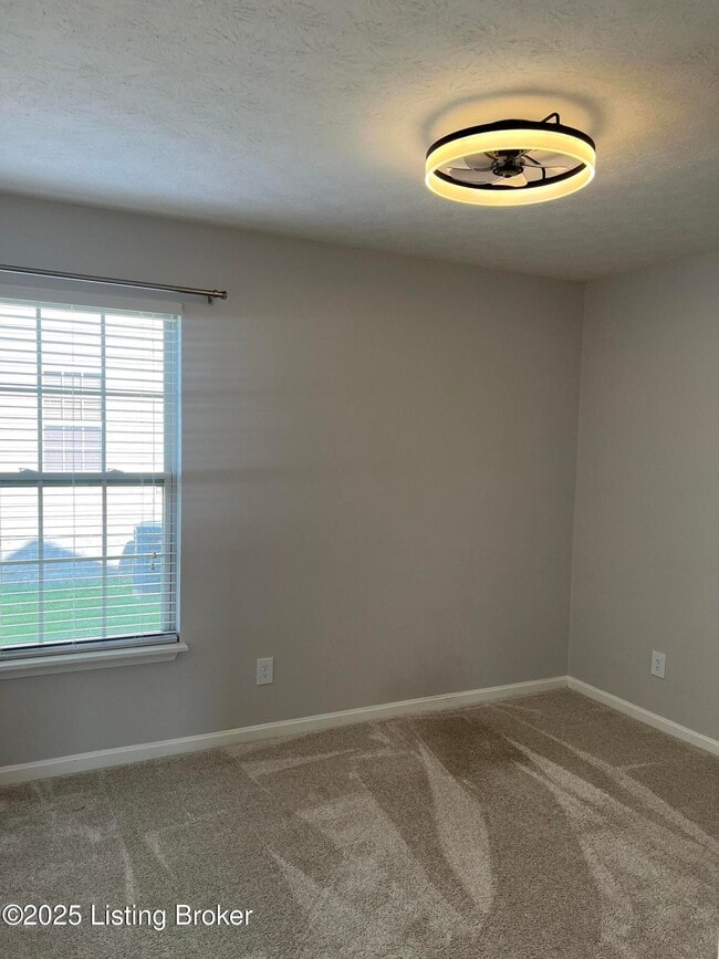 Building Photo - 220 Meadowcrest Dr